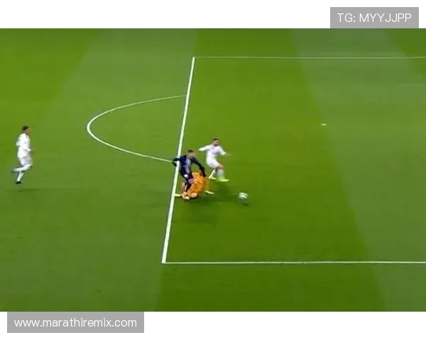 库尔图瓦：禁区统治+高球处理构建的防守安全堡垒